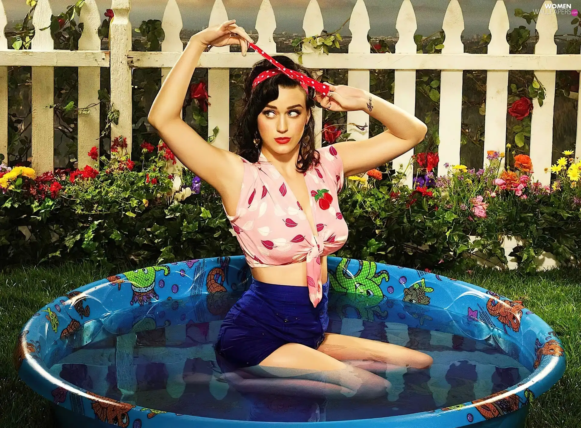 paddling, Katy Perry, Garden