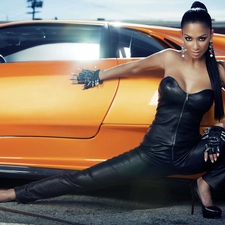 Nicole Scherzinger, Orange, motor car