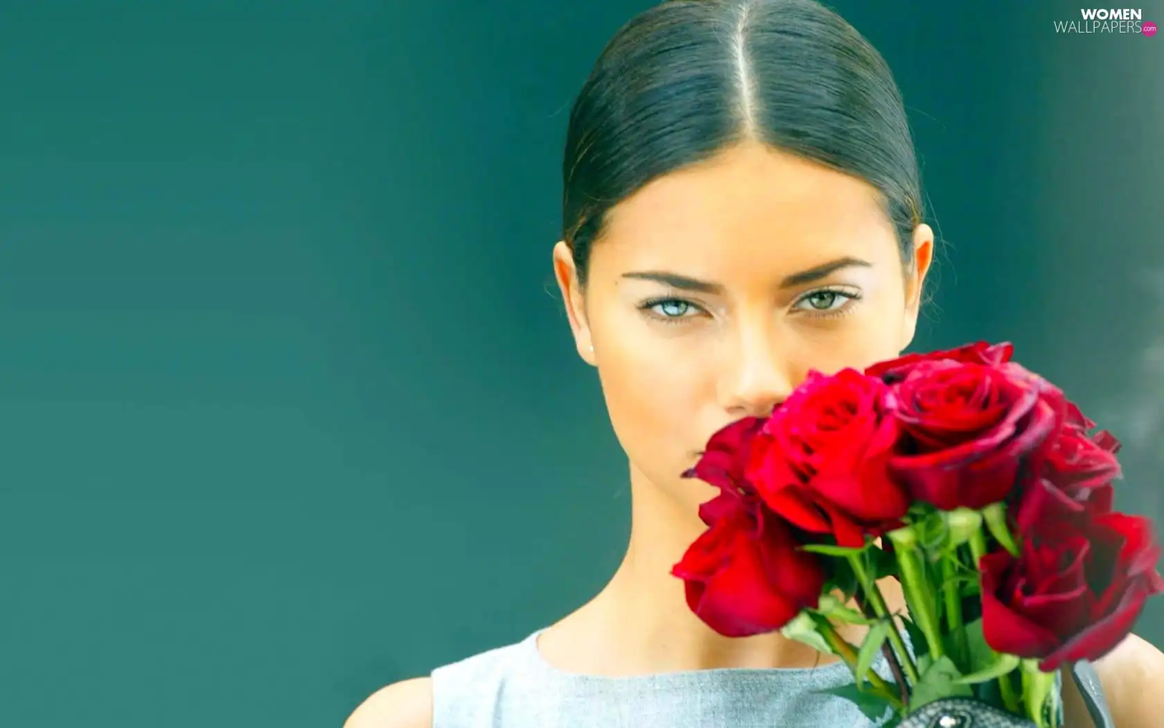 Adriana Lima, roses