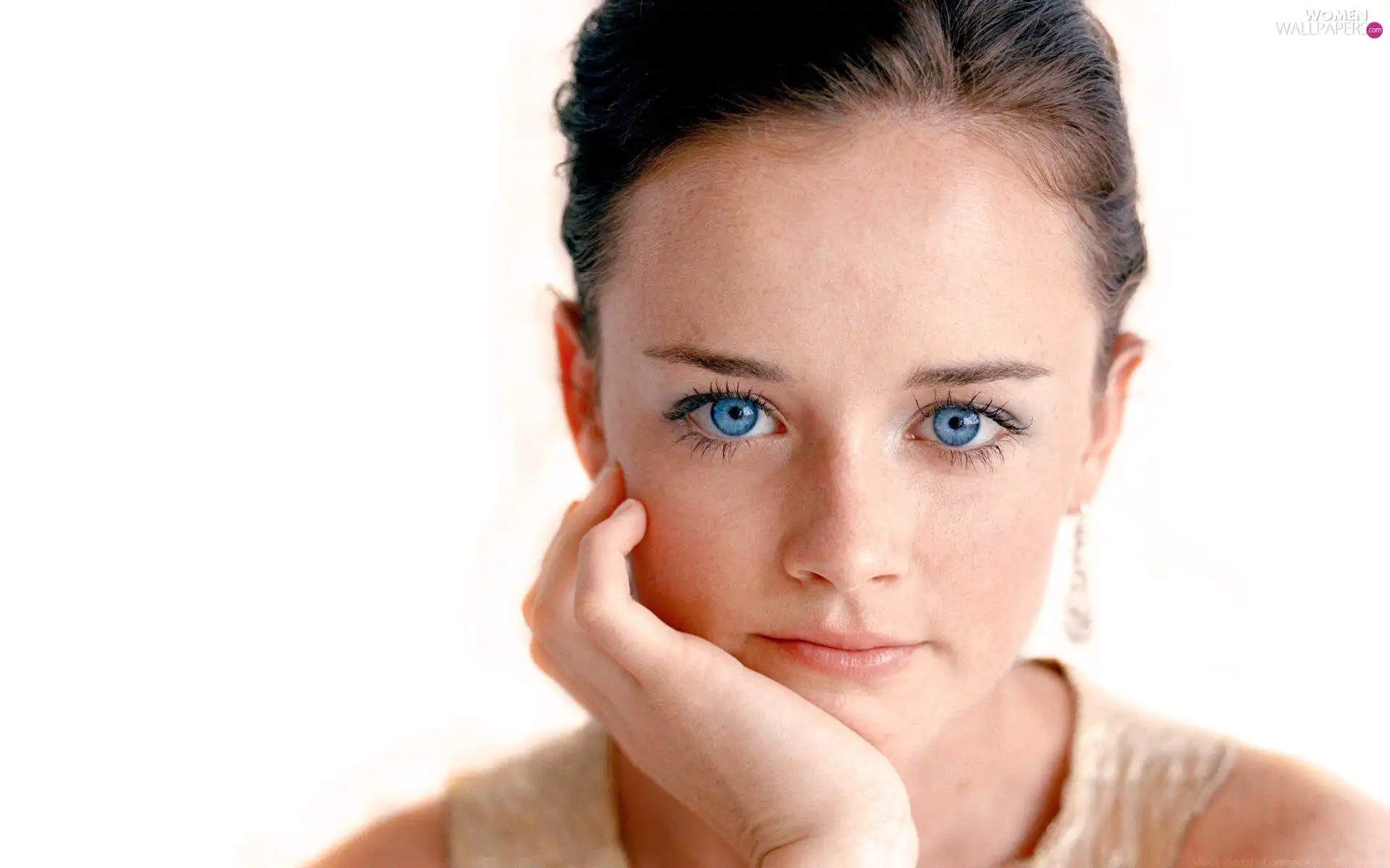 Alexis Beldel, freckles