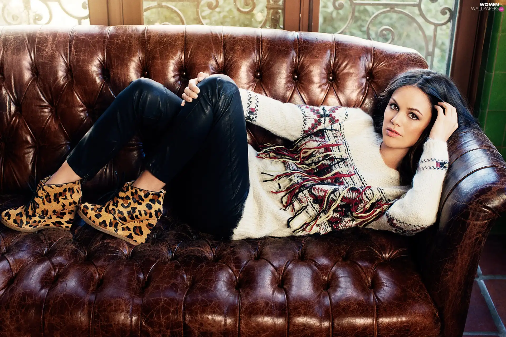 Sofa, Rachel Bilson, brunette