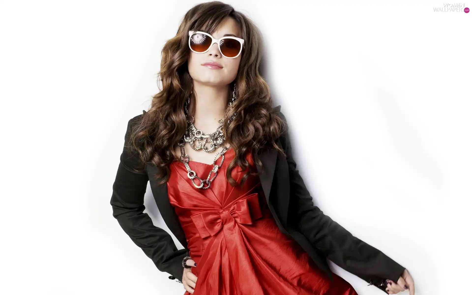 Demi Lovato, Glasses