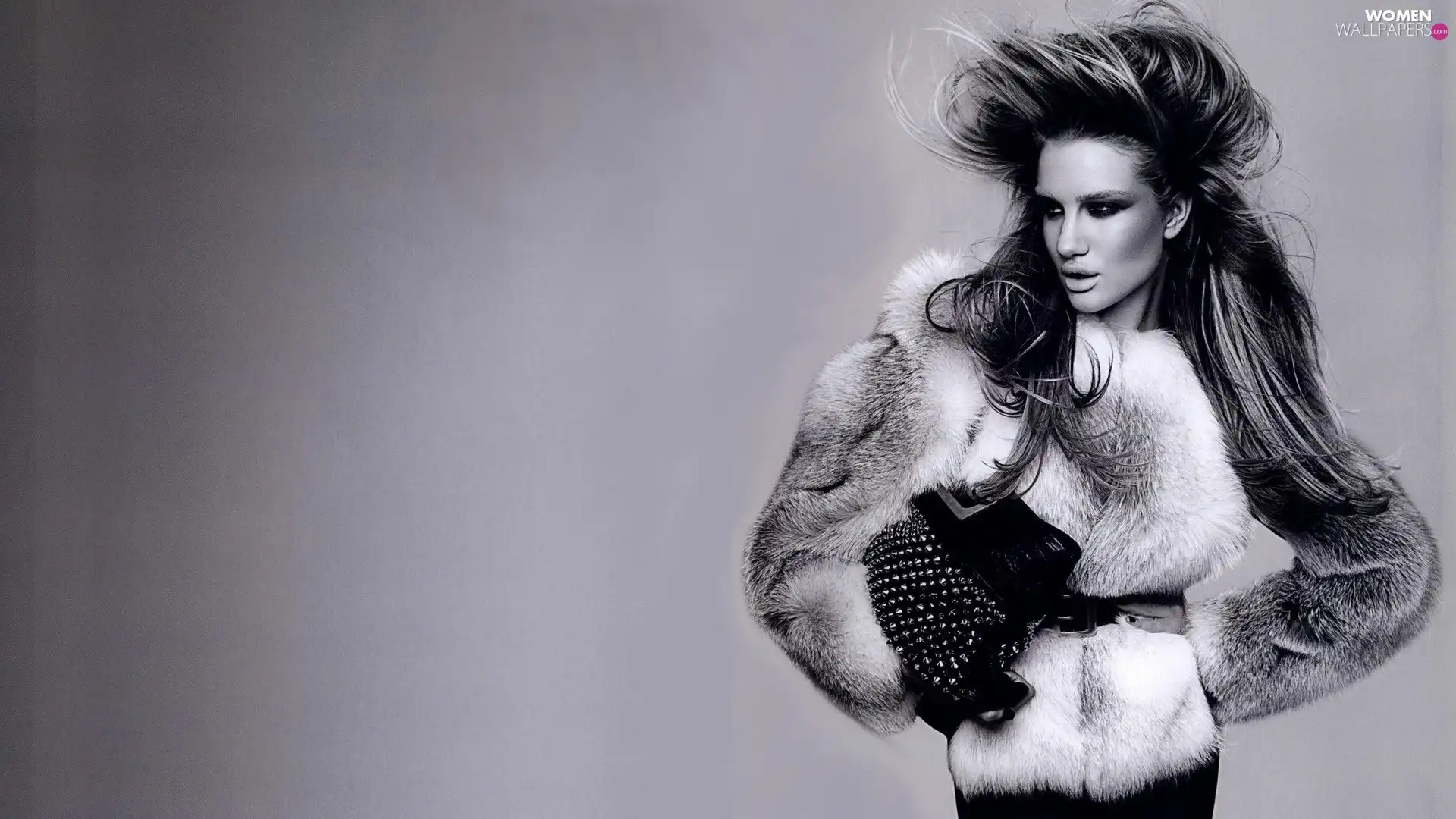 Rosie Huntington Whiteley, Fur