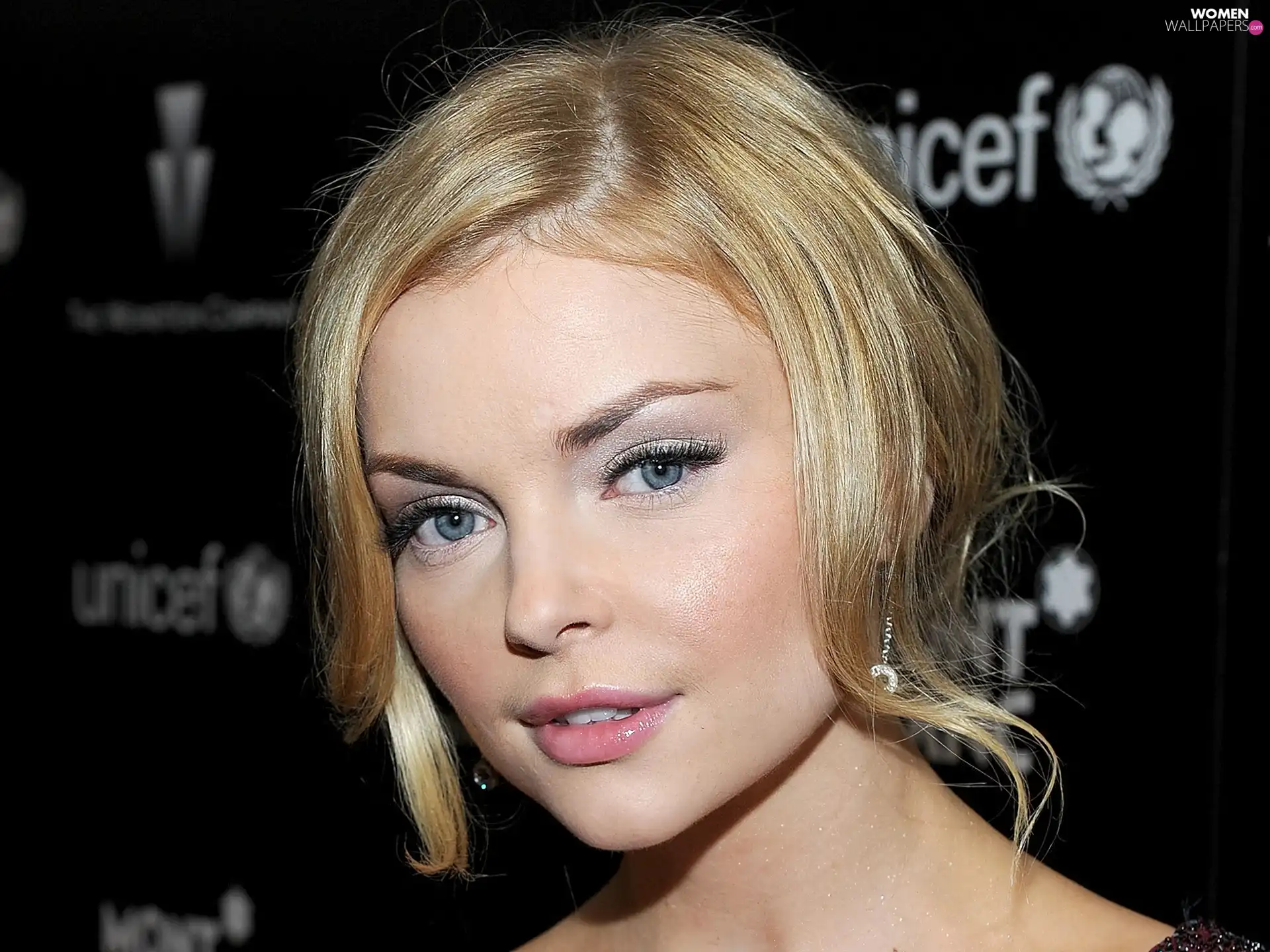 Blonde, Izabella Miko