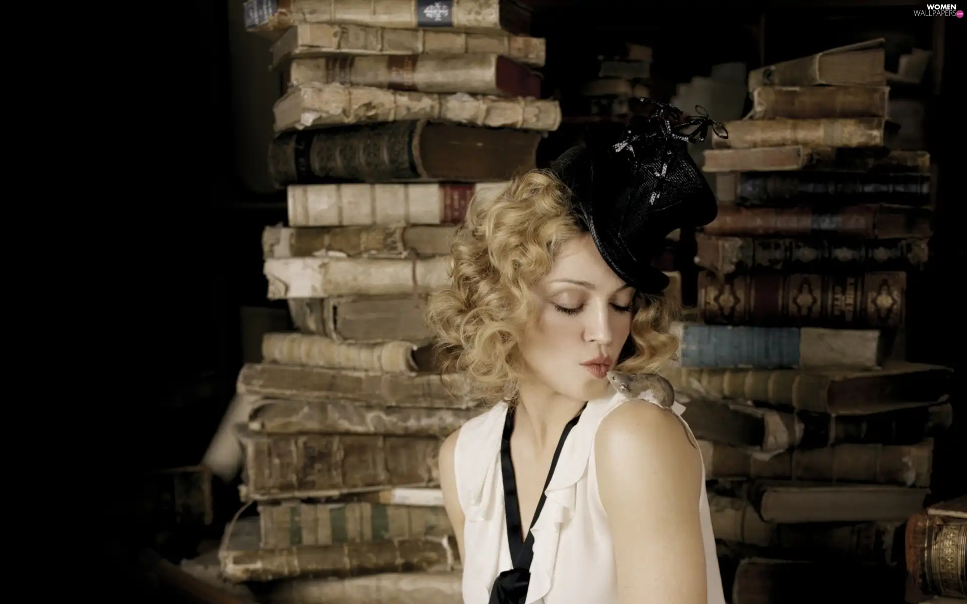 Madonna, Books, mouse, songster