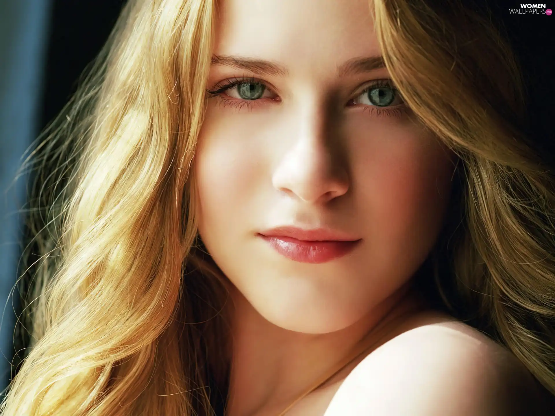 Blonde, Evan Rachel Wood, The look