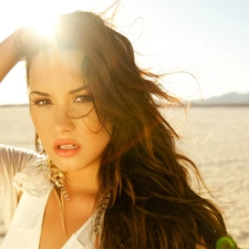 Demi Lovato, sun