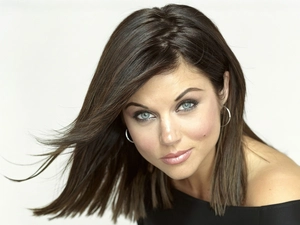 Tiffani Thiessen, blue, Eyes, ear-ring