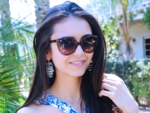 sunny, Nina Dobrev, Glasses