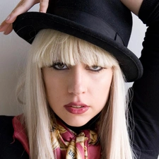 Lady Gaga, Hat