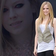 smiling, Avril Lavigne