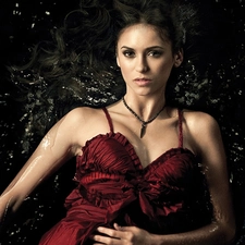 Nina Dobrev, chaplet