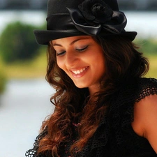 Hat, actress, Sneha Ullal
