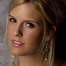 ear-ring, Maggie Grace, The look